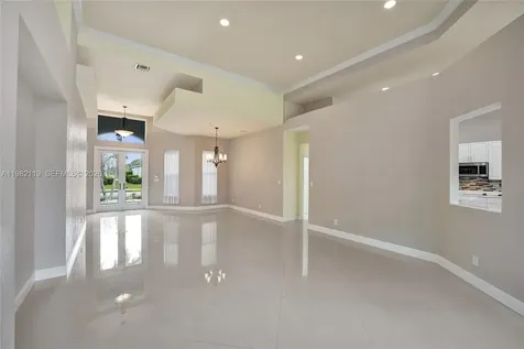8006 N Savannah Circle Davie FL 33328