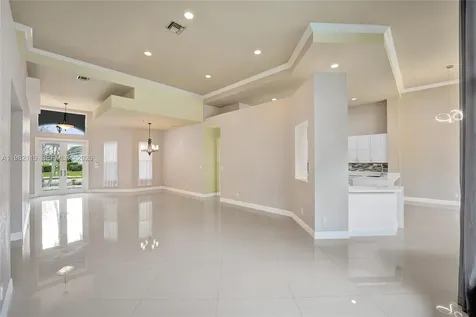 8006 N Savannah Circle Davie FL 33328
