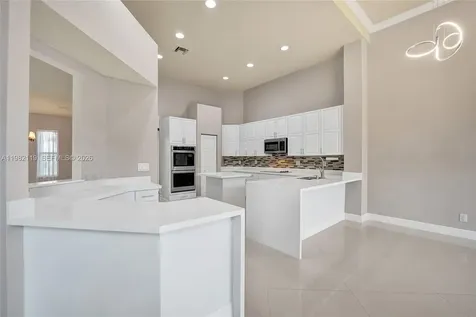 8006 N Savannah Circle Davie FL 33328