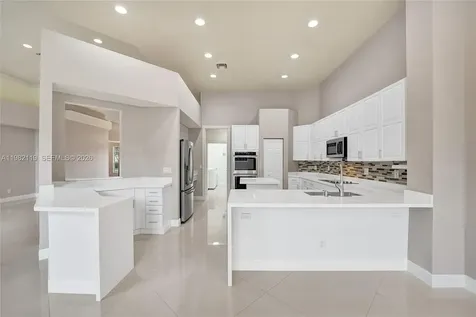 8006 N Savannah Circle Davie FL 33328