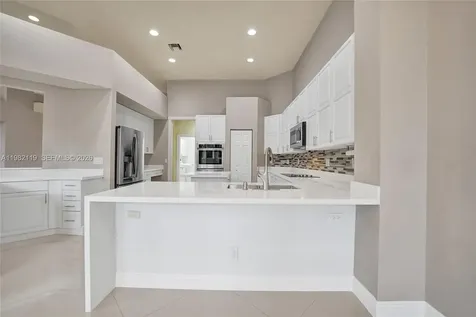 8006 N Savannah Circle Davie FL 33328