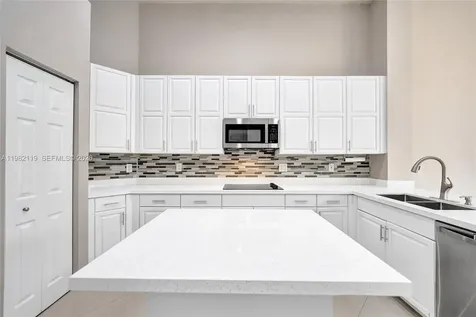 8006 N Savannah Circle Davie FL 33328