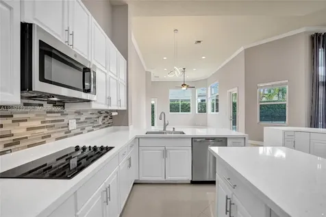 8006 N Savannah Circle Davie FL 33328