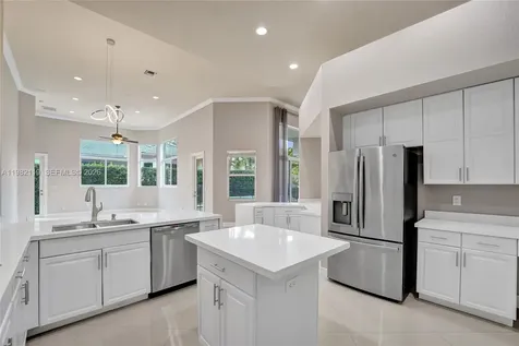 8006 N Savannah Circle Davie FL 33328