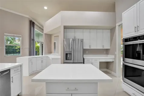 8006 N Savannah Circle Davie FL 33328