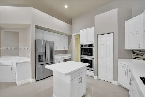 8006 N Savannah Circle Davie FL 33328
