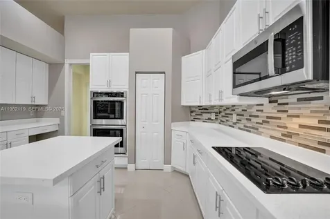 8006 N Savannah Circle Davie FL 33328
