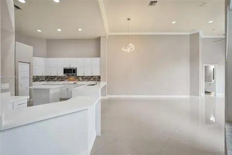 8006 N Savannah Circle Davie FL 33328
