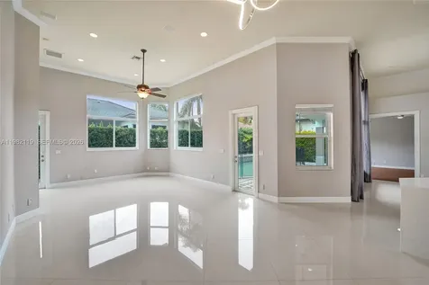 8006 N Savannah Circle Davie FL 33328