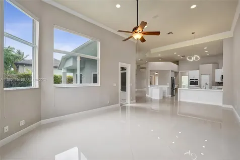 8006 N Savannah Circle Davie FL 33328