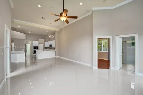 8006 N Savannah Circle Davie FL 33328