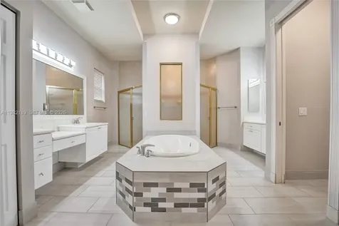 8006 N Savannah Circle Davie FL 33328
