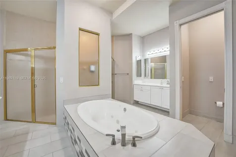 8006 N Savannah Circle Davie FL 33328