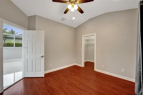 8006 N Savannah Circle Davie FL 33328