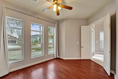 8006 N Savannah Circle Davie FL 33328