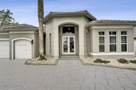 8006 N Savannah Circle Davie FL 33328