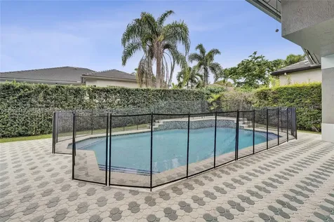 8006 N Savannah Circle Davie FL 33328