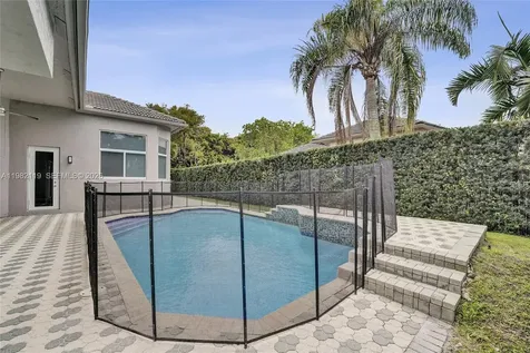 8006 N Savannah Circle Davie FL 33328