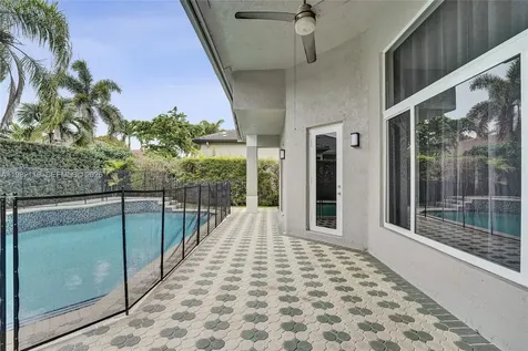 8006 N Savannah Circle Davie FL 33328