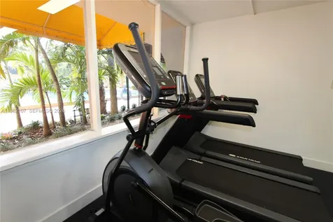 4550 NW 9th Street Miami FL 33126