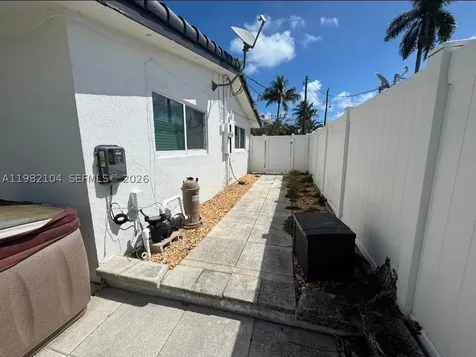 631 SE 5th Terrace Pompano Beach FL 33060