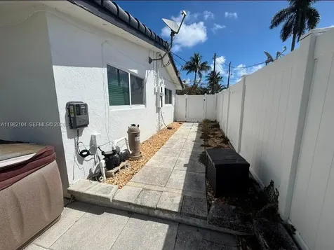 631 SE 5th Terrace Pompano Beach FL 33060
