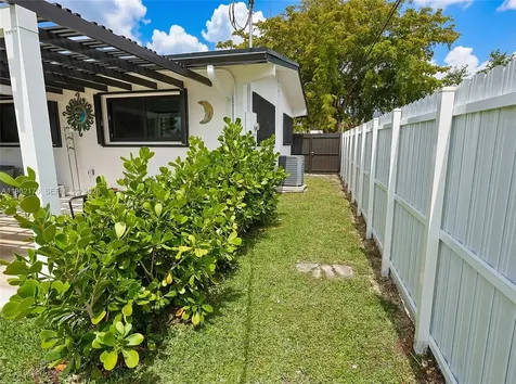 9460 Martinique Drive Cutler Bay FL 33189