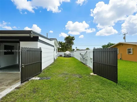 9460 Martinique Drive Cutler Bay FL 33189