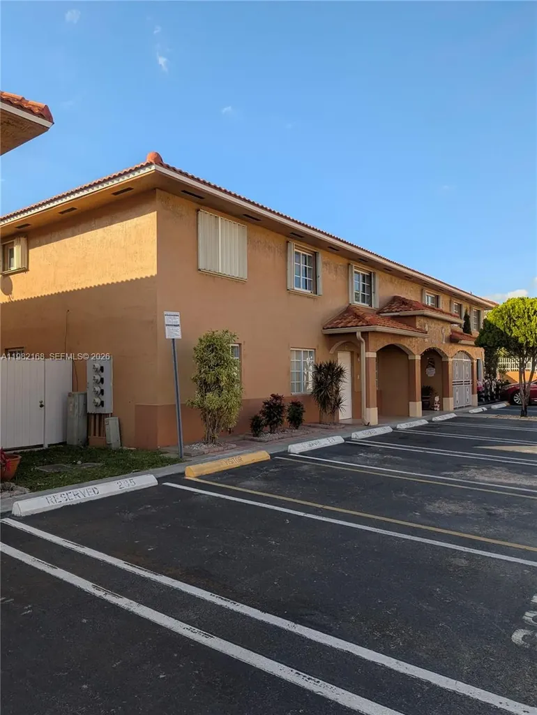 2485 W 76th Street Hialeah FL 33016