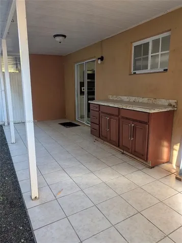 2485 W 76th Street Hialeah FL 33016