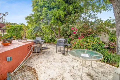255 W 24th Street Miami Beach FL 33140