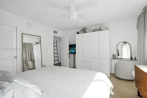1605 Bay Road Miami Beach FL 33139
