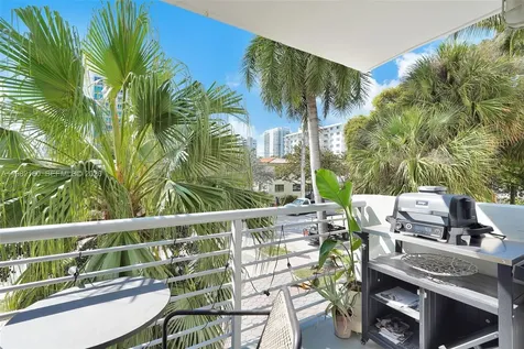 1605 Bay Road Miami Beach FL 33139