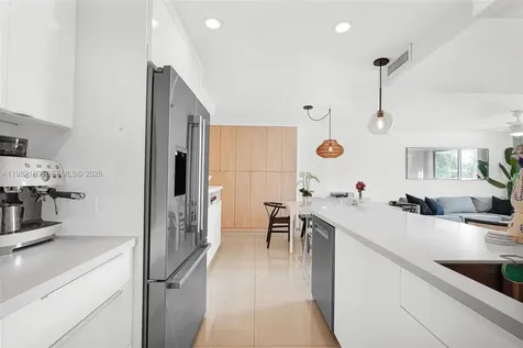 1605 Bay Road Miami Beach FL 33139