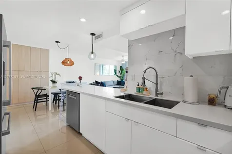 1605 Bay Road Miami Beach FL 33139