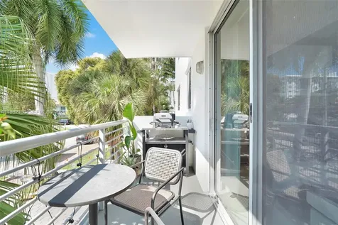 1605 Bay Road Miami Beach FL 33139