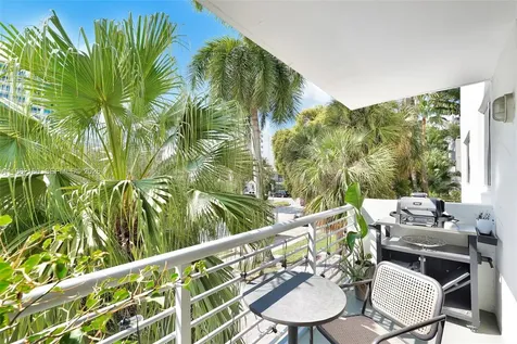 1605 Bay Road Miami Beach FL 33139