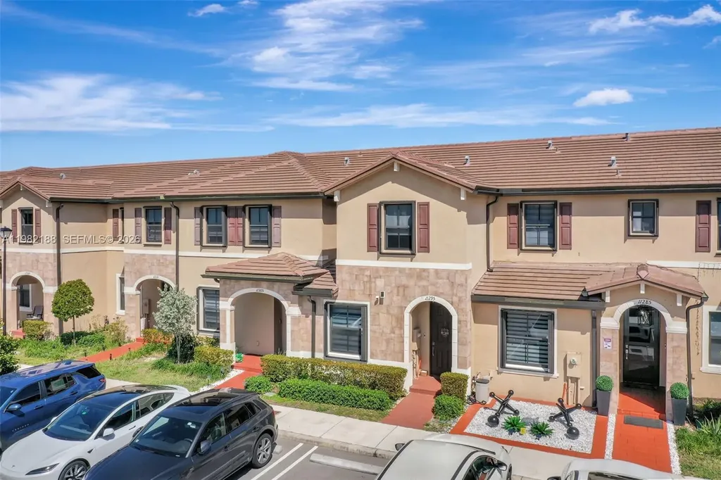 11295 W 34th Way Hialeah Gardens FL 33018