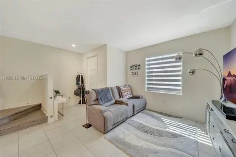 11295 W 34th Way Hialeah Gardens FL 33018