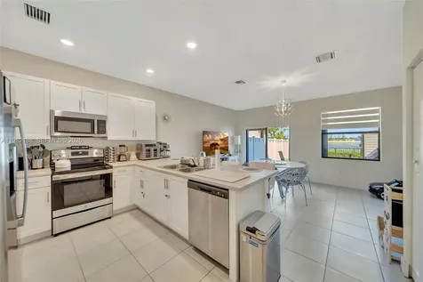 11295 W 34th Way Hialeah Gardens FL 33018