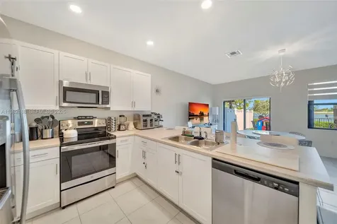 11295 W 34th Way Hialeah Gardens FL 33018