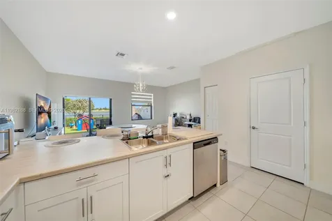 11295 W 34th Way Hialeah Gardens FL 33018