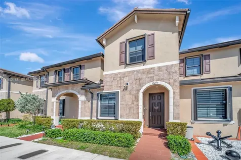 11295 W 34th Way Hialeah Gardens FL 33018
