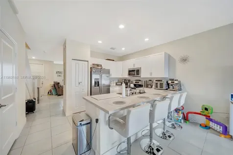 11295 W 34th Way Hialeah Gardens FL 33018
