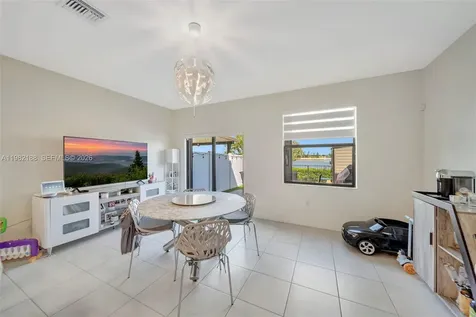 11295 W 34th Way Hialeah Gardens FL 33018