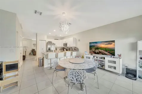11295 W 34th Way Hialeah Gardens FL 33018