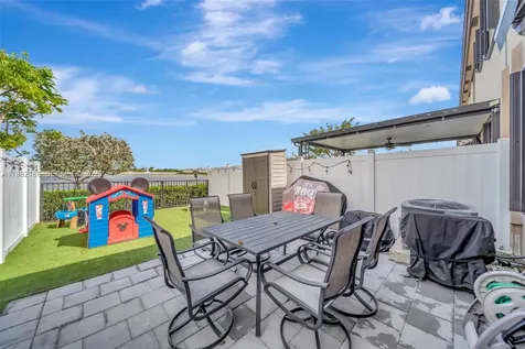11295 W 34th Way Hialeah Gardens FL 33018