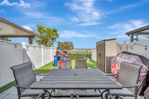11295 W 34th Way Hialeah Gardens FL 33018