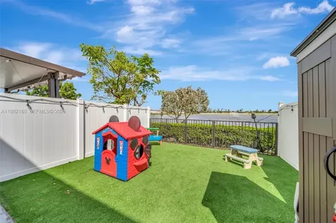 11295 W 34th Way Hialeah Gardens FL 33018