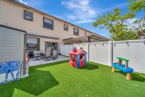 11295 W 34th Way Hialeah Gardens FL 33018